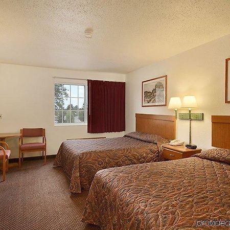 Wamego Inn And Suites Стая снимка