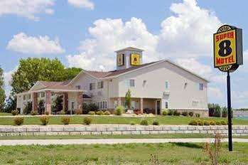 Wamego Inn And Suites Екстериор снимка