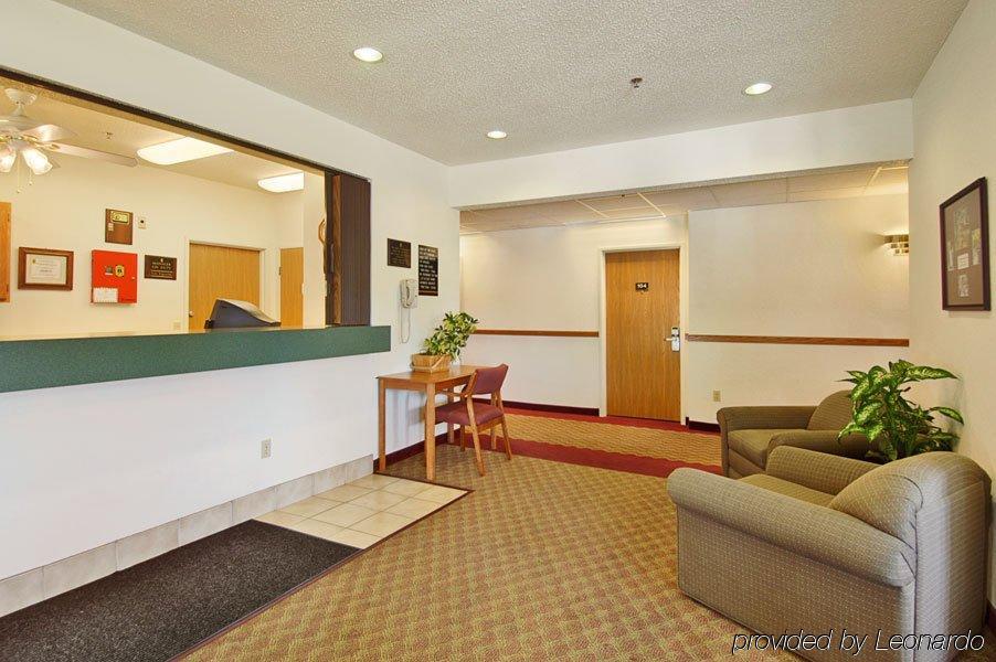 Wamego Inn And Suites Интериор снимка