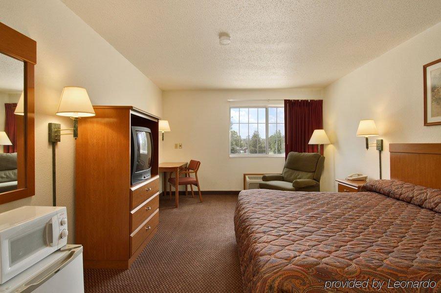 Wamego Inn And Suites Стая снимка