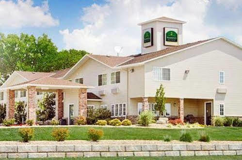 Wamego Inn And Suites Екстериор снимка
